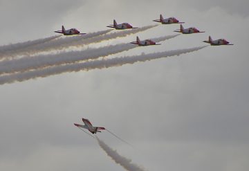 Pravda o čiarach za lietadlami: Contrails, emisie a mýtus o chemtrails